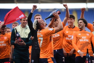 180426 - Reading v Cardiff City - Sky Bet League 1 - Cardiff players celebrate at full time after securing promotion back to the Championship
