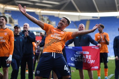 180426 - Reading v Cardiff City - Sky Bet League 1 - Callum Robinson of Cardiff City celebrates at full time after securing promotion back to the Championship