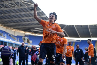 180426 - Reading v Cardiff City - Sky Bet League 1 - Perry NG of Cardiff City celebrates at full time after securing promotion back to the Championship