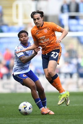 180426 - Reading v Cardiff City - Sky Bet League 1 - Joel Colwill of Cardiff City