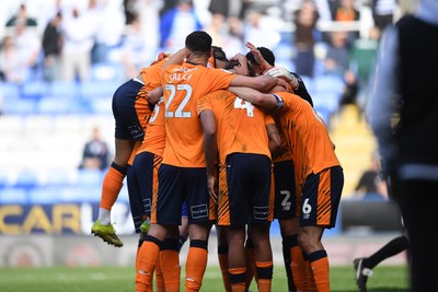 180426 - Reading v Cardiff City - Sky Bet League 1 - Cardiff players celebrate at full time after securing promotion back to the Championship