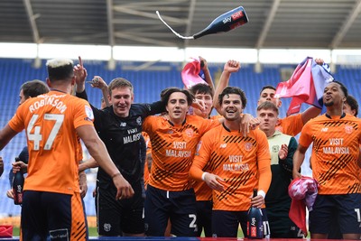 180426 - Reading v Cardiff City - Sky Bet League 1 - Cardiff players celebrate at full time
