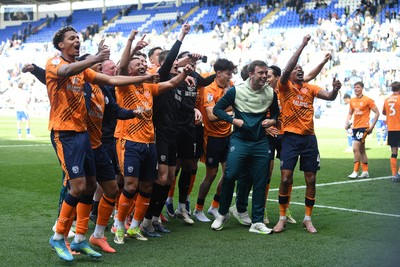 180426 - Reading v Cardiff City - Sky Bet League 1 - Cardiff celebrate at full time