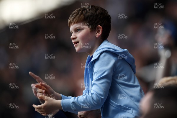 180426 - Reading v Cardiff City - Sky Bet League 1 - Cardiff fans celebrate after their side go 2 up