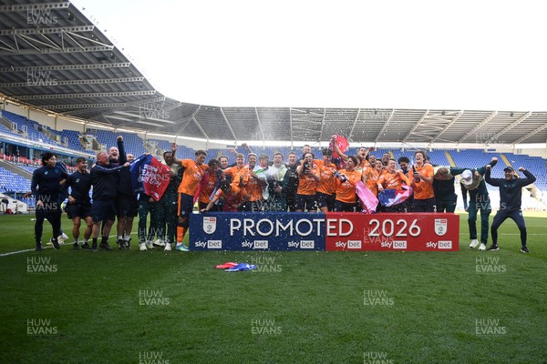180426 - Reading v Cardiff City - Sky Bet League 1 - Cardiff City celebrate after securing promotion back to the Championship