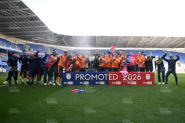 180426 - Reading v Cardiff City - Sky Bet League 1 - Cardiff City celebrate after securing promotion back to the Championship