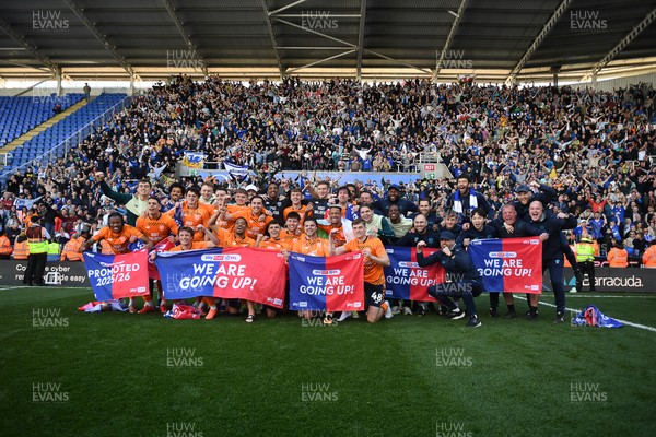180426 - Reading v Cardiff City - Sky Bet League 1 - Cardiff City celebrate after securing promotion back to the Championship