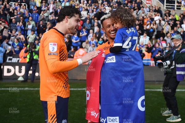 180426 - Reading v Cardiff City - Sky Bet League 1 - Callum Robinson of Cardiff City celebrates at full time after securing promotion back to the Championship