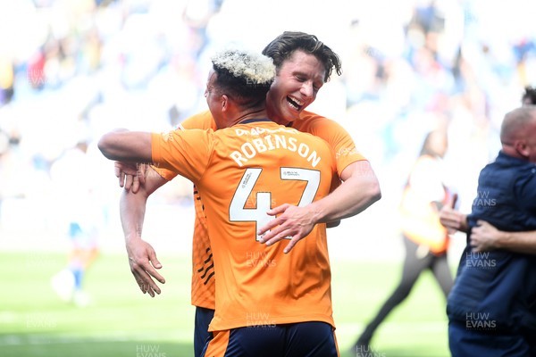 180426 - Reading v Cardiff City - Sky Bet League 1 - Will Fish of Cardiff City and Callum Robinson of Cardiff City celebrates at full time after securing promotion back to the Championship