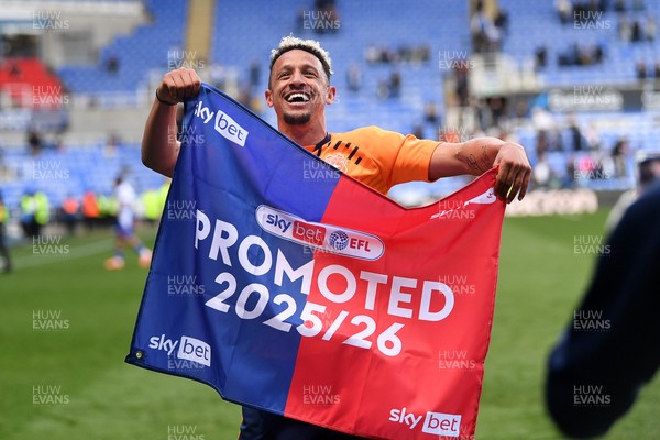 180426 - Reading v Cardiff City - Sky Bet League 1 - Callum Robinson of Cardiff City celebrates at full time after securing promotion back to the Championship