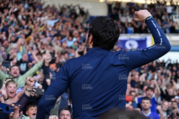 180426 - Reading v Cardiff City - Sky Bet League 1 - Brian Barry-Murphy, Cardiff City Manager celebrates at full time after securing promotion back to the Championship