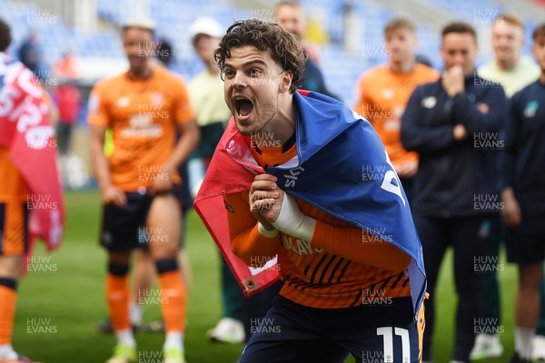 180426 - Reading v Cardiff City - Sky Bet League 1 - Ollie Tanner of Cardiff City celebrates at full time after securing promotion back to the Championship