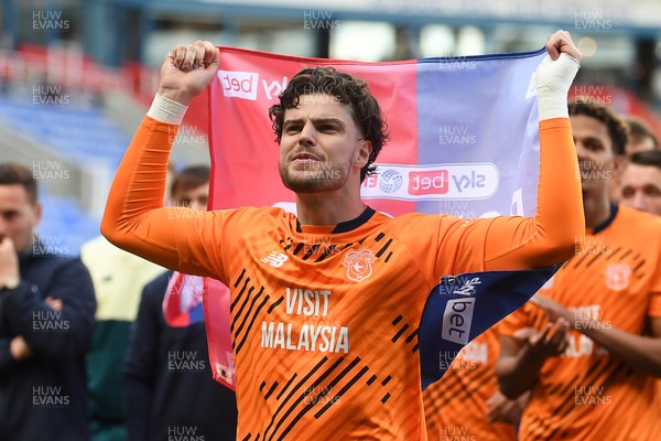 180426 - Reading v Cardiff City - Sky Bet League 1 - Ollie Tanner of Cardiff City celebrates at full time after securing promotion back to the Championship