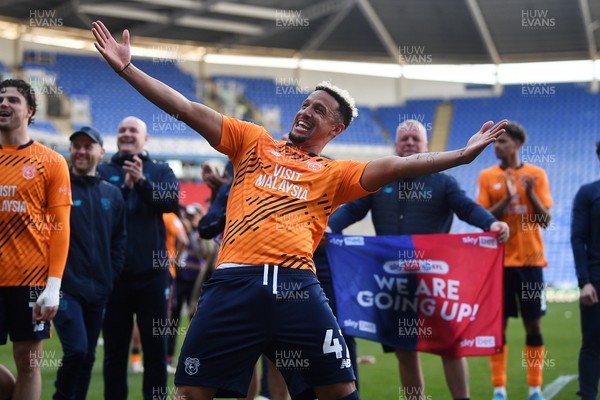180426 - Reading v Cardiff City - Sky Bet League 1 - Callum Robinson of Cardiff City celebrates at full time after securing promotion back to the Championship