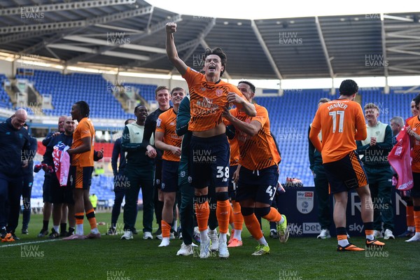 180426 - Reading v Cardiff City - Sky Bet League 1 - Perry NG of Cardiff City celebrates at full time after securing promotion back to the Championship