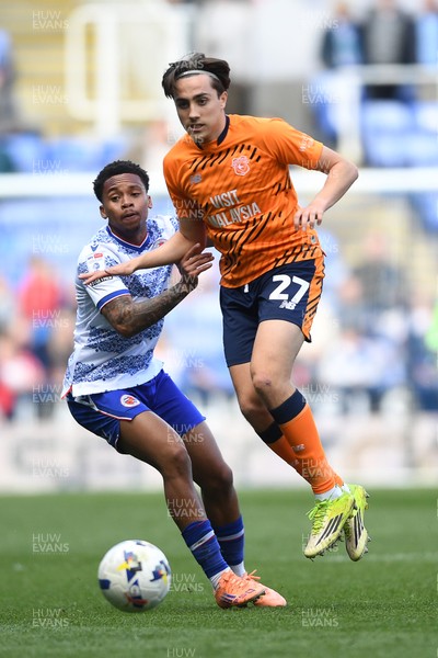 180426 - Reading v Cardiff City - Sky Bet League 1 - Joel Colwill of Cardiff City