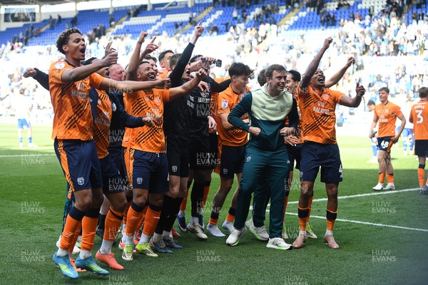 180426 - Reading v Cardiff City - Sky Bet League 1 - Cardiff celebrate at full time