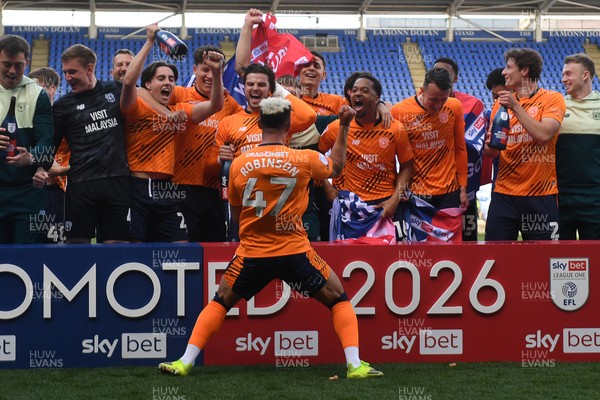 180426 - Reading v Cardiff City - Sky Bet League 1 - Cardiff celebrate at full time being promoted to the Championship