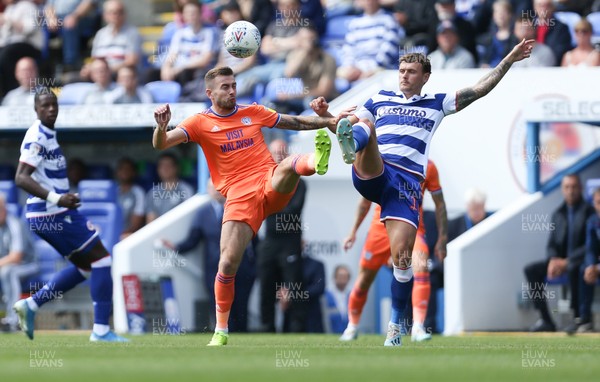 180819 - Reading v Cardiff City, Sky Bet Championship - Will Vaulks of Cardiff City and John Swift of Reading compete for the ball