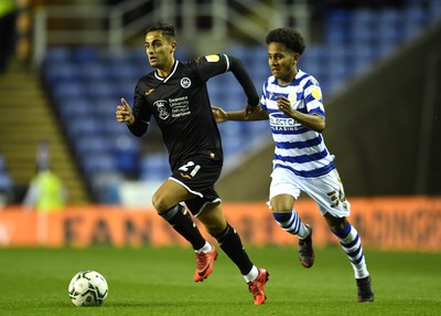 100821 - Reading v Swansea City - Carabao Cup - Yan Dhanda of Swansea City gets into space