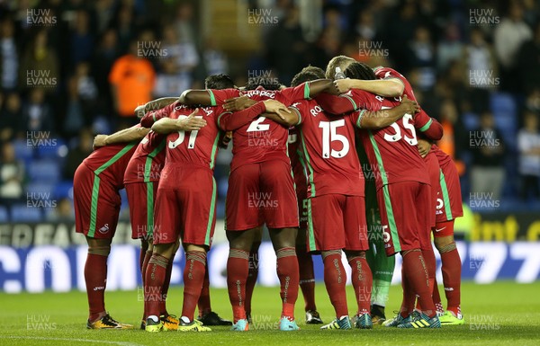 190917 - Reading v Swansea City - Carabao Cup - Swansea Team huddle