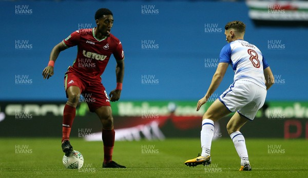 190917 - Reading v Swansea City - Carabao Cup - Leroy Fer of Swansea City is challenged by George Evans of Reading