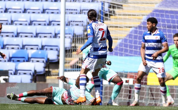 250421 - Reading v Swansea City - SkyBet Championship - Tomas Esteves of Reading scores a goal in the dying minutes of the match