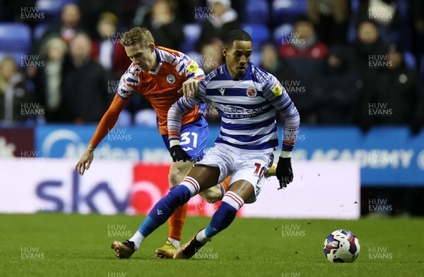 271222 - Reading v Swansea City - SkyBet Championship - Thomas Ince of Reading is challenged by Ollie Cooper of Swansea City