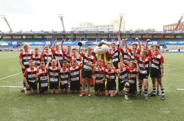 150516 Pontyclun U13s v Penarth U13s - Redrow Homes Blues Cup -Rhys Patchell of The Blues presents Pontyclun U13s with the trophy