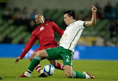 08.02.11 - Republic of Ireland v Wales - Carling Nations Cup -  Ireland's Sean St Ledger tackles Robert Earnshaw of Wales 