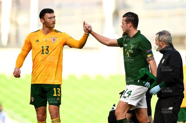 111020 - Republic of Ireland v Wales - UEFA Nations League - Kieffer Moore of Wales and Kevin Long of Republic of Ireland