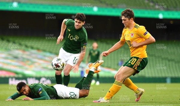 111020 - Republic of Ireland v Wales - UEFA Nations League - Dan James of Wales gets the ball past Cyrus Christie and Robbie Brady of Republic of Ireland