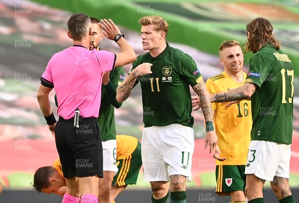 111020 - Republic of Ireland v Wales - UEFA Nations League - James McClean (11) of Republic of Ireland and Ethan Ampadu of Wales before James McClean is shown a red card