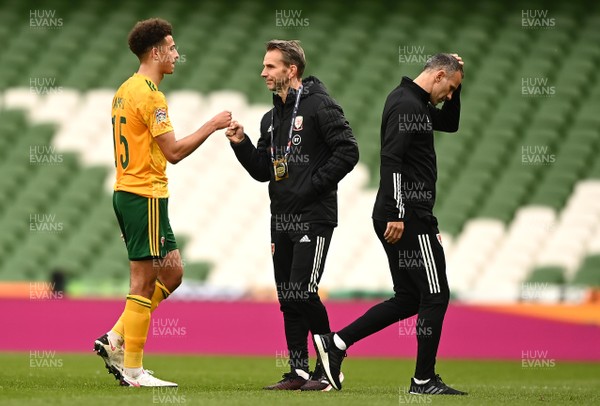 111020 - Republic of Ireland v Wales - UEFA Nations League - Albert Stuivenberg (centre), Ethan Ampadu of Wales and Wales manager Ryan Giggs at the end of the game