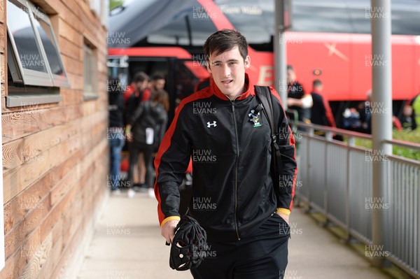 020617 - RGC 1404 v Wales XV - Sam Davies arrives