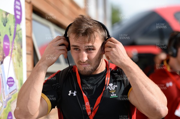 020617 - RGC 1404 v Wales XV - Ollie Griffiths arrives