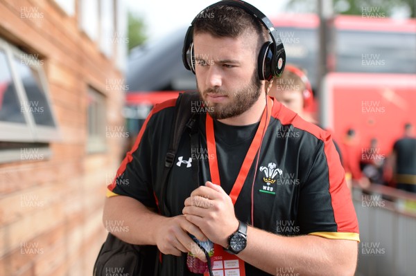 020617 - RGC 1404 v Wales XV - Gareth Thomas