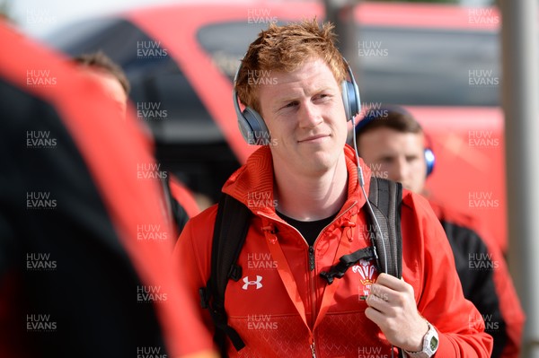 020617 - RGC 1404 v Wales XV - Rhys Patchell