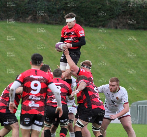191122 - RGC v Aberavon - Indigo Group Premiership - Lloyd Evans of Aberavon goes up for the ball in the line out