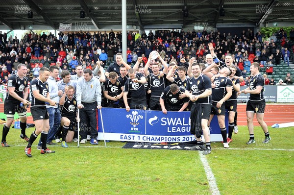 180513 - RGC 1404 v Rhydyfelin - SWALEC League 1 East - RGC 1404 celebrate winning the SWALEC League 1 East  title 