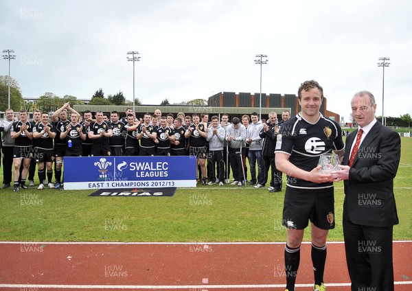 180513 - RGC 1404 v Rhydyfelin - SWALEC League 1 East - RGC 1404 celebrate winning the SWALEC League 1 East  titlePictured are Club Captain Kelvin Davies, left, and WRU Representative Alwyn Jones 