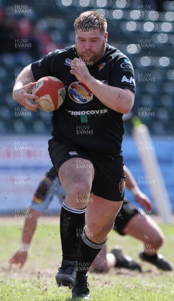 16 04 16 - RGC1404 v LLanharan RFC - SWALEC Championship - Joe Simpson of RGC runs in for the try