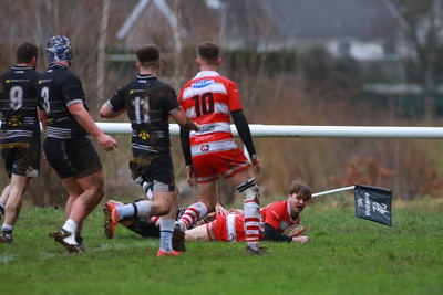 060124 - Rhiwbina v Ynysybwl - Admiral National League 1 East Central - Lewis Cullen of Ynysybwl scores a try