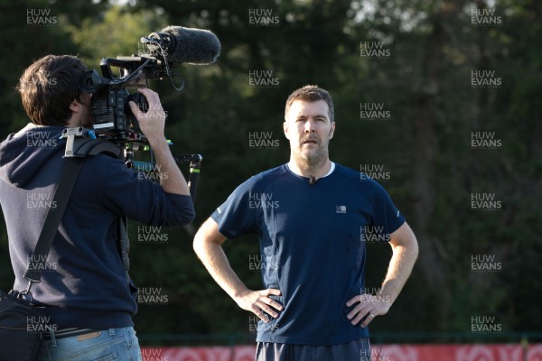 080915 - Rhod Gilbert filming with Wales Women's squad at the Vale