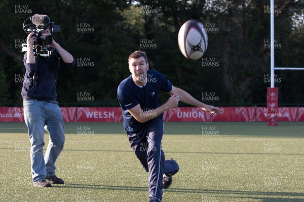 080915 - Rhod Gilbert filming with Wales Women's squad at the Vale