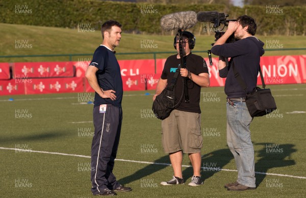 080915 - Rhod Gilbert filming with Wales Women's squad at the Vale