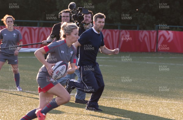 080915 - Rhod Gilbert filming with Wales Women's squad at the Vale