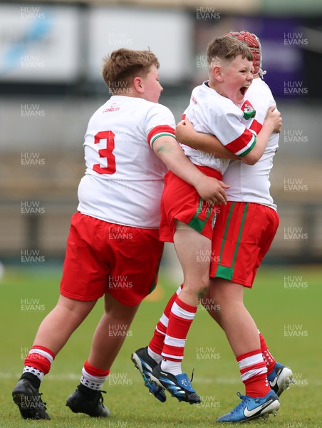 280426 - Rhymney v Mynydd Mawr, DC Thomas Plate Final - Rhymney celebrate after winning the DC Thomas Plate Final