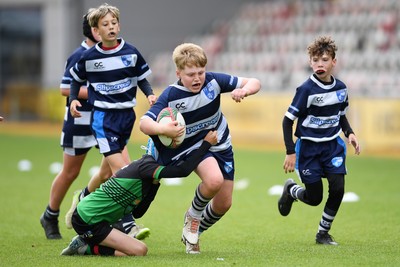 210525 - Rhymney Valley and Caerphilly District v Pembs Schools  - WSRU Junior Group - U11s DC Thomas Bowl Final - Lolo Badham of Pembs Schools is challenged by Tomos Chamberlain of Rhymney Valley and Caerphilly District