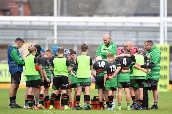 210525 - Rhymney Valley and Caerphilly District v Pembs Schools  - WSRU Junior Group - U11s DC Thomas Bowl Final -  Rhymney Valley and Caerphilly District huddle